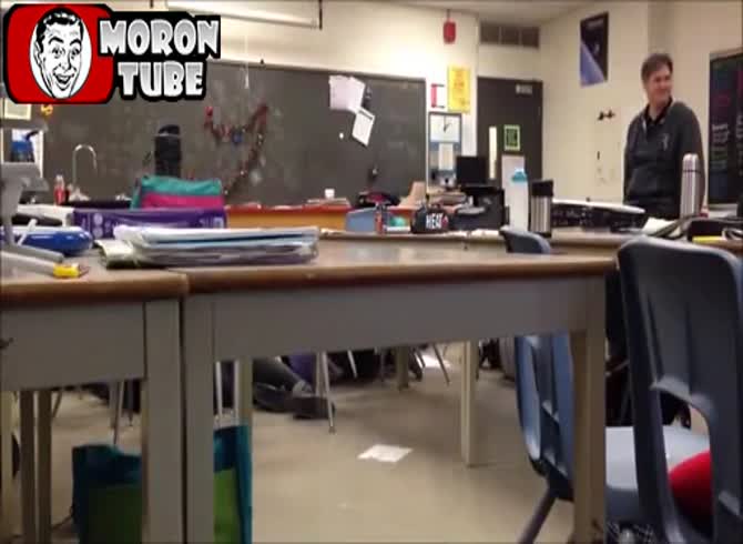 Video: Students make fun of their teacher